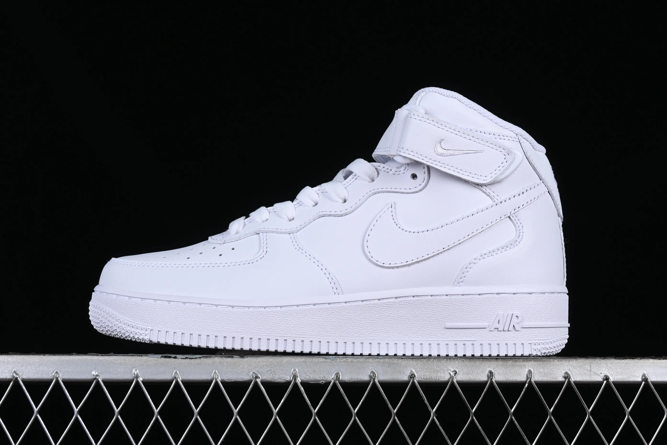 All categories Nk Air Force 1 Air Force series Nk Air Force 1 Mid Air Force mid-top Nk Air Force 1 Mid '07 Air Force 1 first-layer mid-top all-white casual sneakers 315123-111